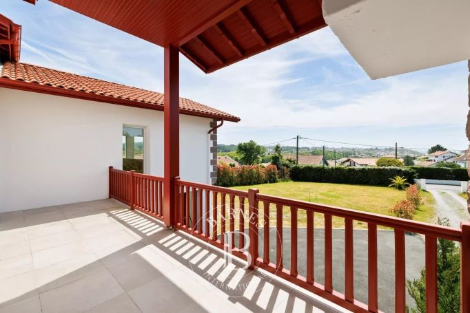 A vendre MAISON 7 PIECES 265 M² VUE MONTAGNE BIDART
