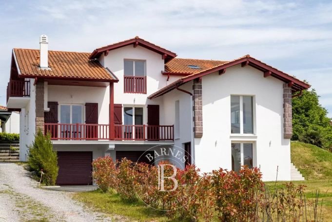 A vendre MAISON 7 PIECES 265 M² VUE MONTAGNE BIDART
