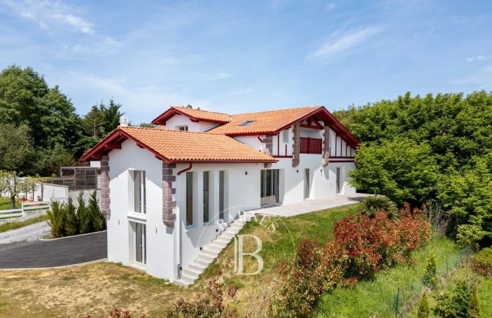 A vendre MAISON 7 PIECES 265 M² VUE MONTAGNE BIDART