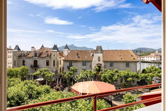 A vendre APPARTEMENT T4 DERNIER ETAGE 113 M² SAINT JEAN DE LUZ