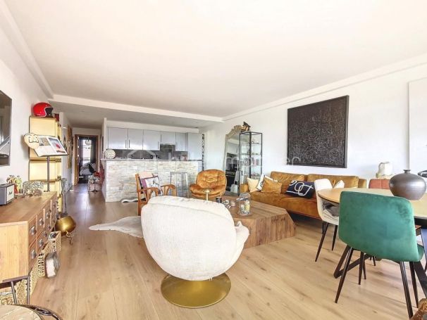 A louer APPARTEMENT DE PRESTIGE T3 77 M2 TERRASSE BORD DE MER CANNES