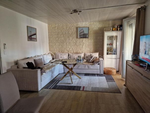 A louer APPARTEMENT T3 73 M2 TERRASSE  NIMES