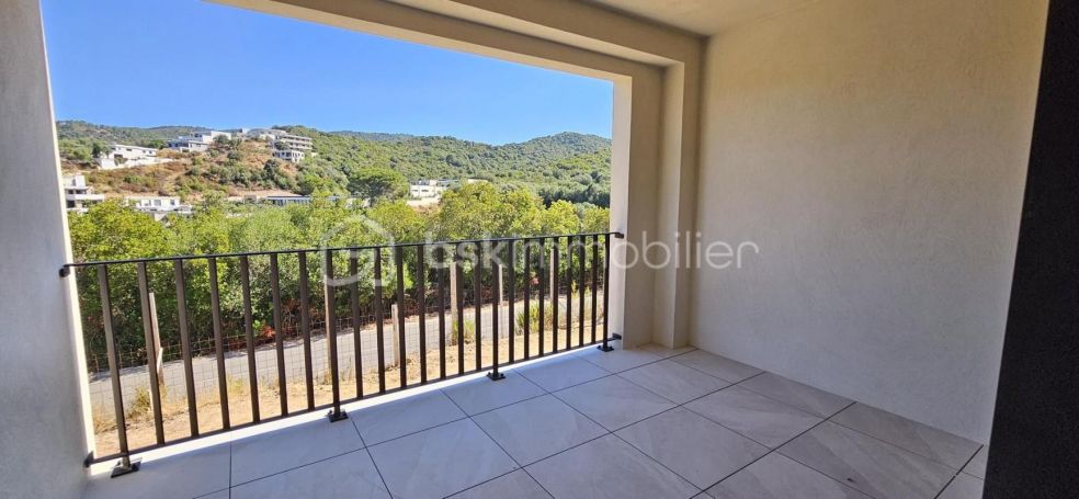 A louer APPARTEMENT DE PRESTIGE NEUF T3 71 M2 BORD DE MER PIETROSELLA