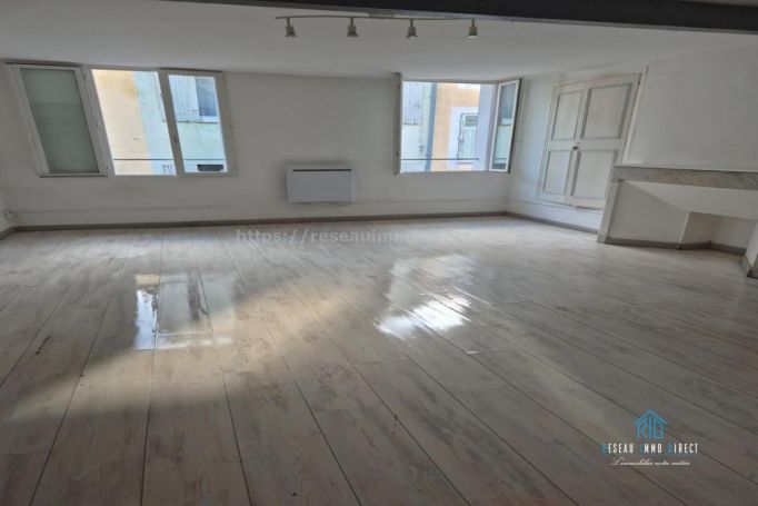 A louer STUDIO  51 M2  DRAGUIGNAN