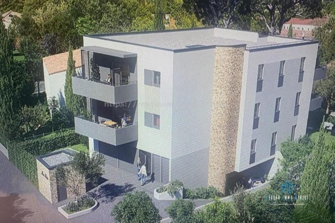 A louer APPARTEMENT DE PRESTIGE T3 70 M2 TERRASSE BORD DE MER SAINT AYGULF
