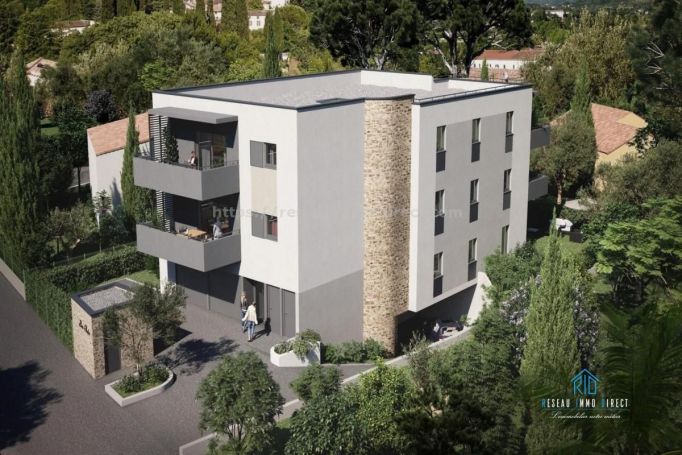 A louer APPARTEMENT DE PRESTIGE T3 86 M2 TERRASSE BORD DE MER FREJUS