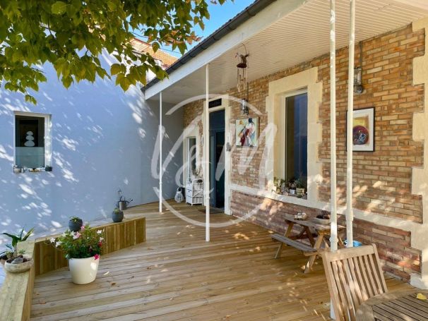 A vendre MAISON  DE MAîTRE BORD DE MER LE PORGE