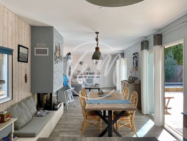 A vendre MAISON  DE MAîTRE BORD DE MER LE PORGE