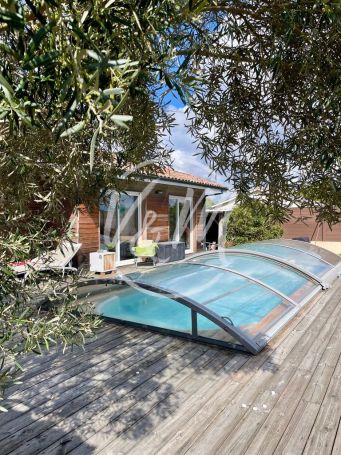 A vendre MAISON  CONTEMPORAINE BORD DE MER LE PORGE