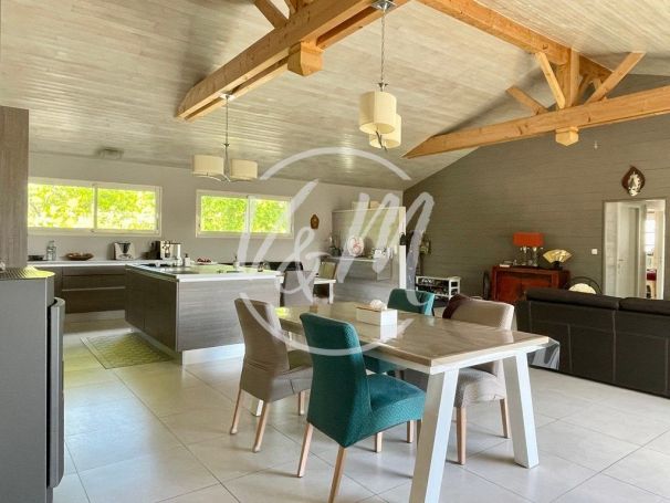 A vendre MAISON  CONTEMPORAINE BORD DE MER LE PORGE