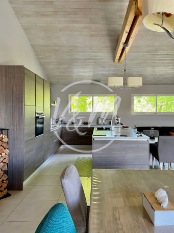 A vendre MAISON  CONTEMPORAINE BORD DE MER LE PORGE