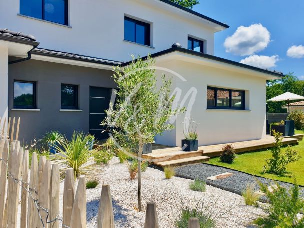 A vendre MAISON  CONTEMPORAINE BORD DE MER AUDENGE