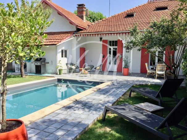 A vendre MAISON  8 PIECES 145 M2 BORD DE MER LEGE CAP FERRET