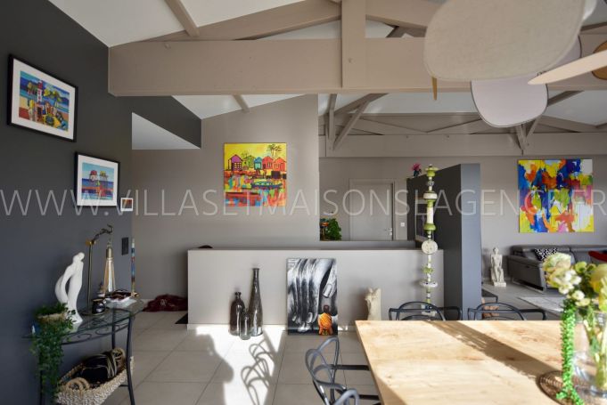 A vendre MAISON  D'ARCHITECTE BORD DE MER LANTON