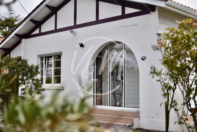A vendre MAISON  6 PIECES 125 M2 BORD DE MER LANTON