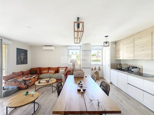 A vendre APPARTEMENT DE PRESTIGE T3 75 M2 TERRASSE BORD DE MER LA CIOTAT