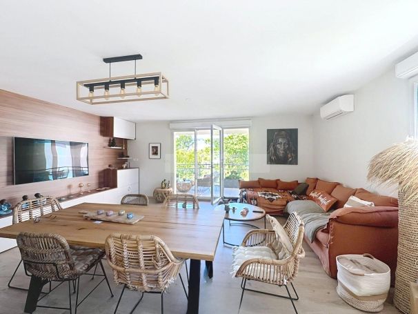 A vendre APPARTEMENT DE PRESTIGE T3 75 M2 TERRASSE BORD DE MER LA CIOTAT