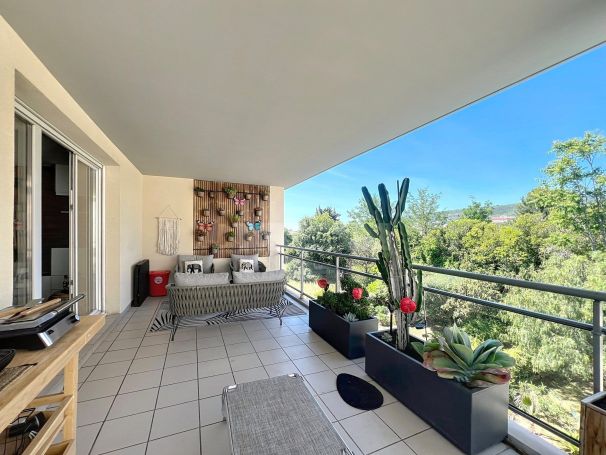 A vendre APPARTEMENT DE PRESTIGE T3 75 M2 TERRASSE BORD DE MER LA CIOTAT