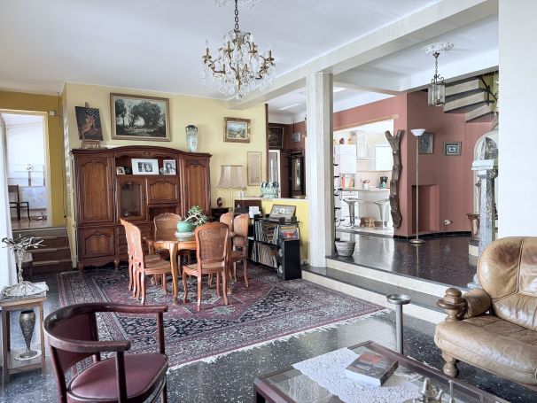 A vendre CHARMANTE MAISON 7 PIECES 242 M² LE MOURILLON - TOULON