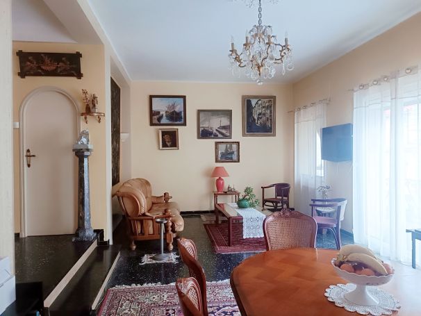 A vendre CHARMANTE MAISON 7 PIECES 242 M² LE MOURILLON - TOULON