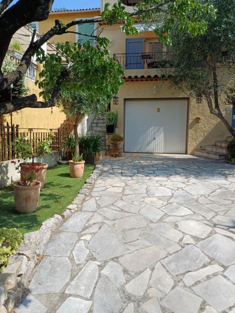 A louer MAISON  DE MAîTRE  PEYMEINADE COMMERCES