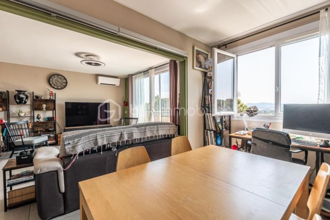 A louer APPARTEMENT T4 70 M2 TERRASSE BORD DE MER TOULON