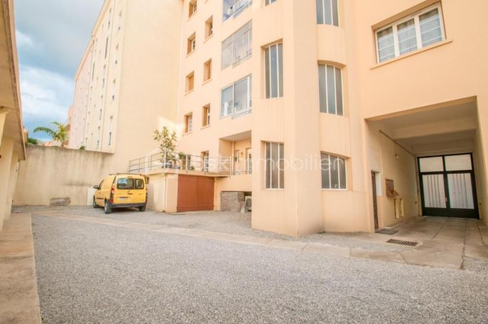 A louer APPARTEMENT NEUF T6 123 M2 TERRASSE BORD DE MER HYERES
