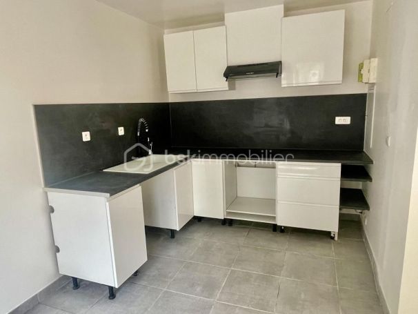 A louer APPARTEMENT T2 42 M2  MEYNES