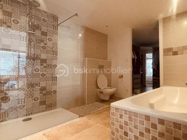 A louer APPARTEMENT T6 150 M2  BEZIERS