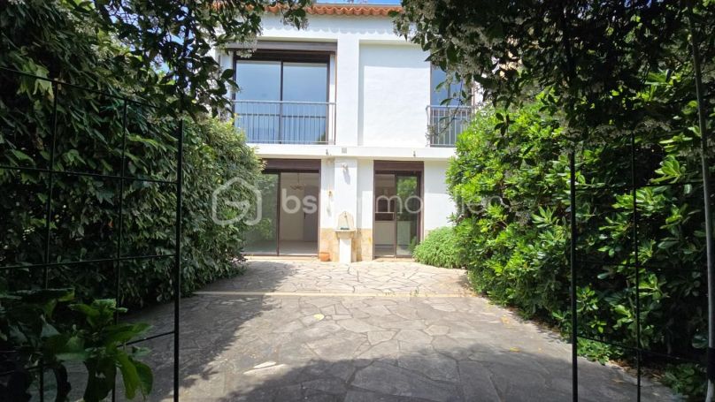 A vendre MAISON  CONTEMPORAINE BORD DE MER SIX FOURS LES PLAGES