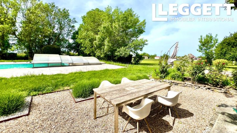 A vendre Charmante maison 12 PIECES Chenac Saint Seurin D Uzet