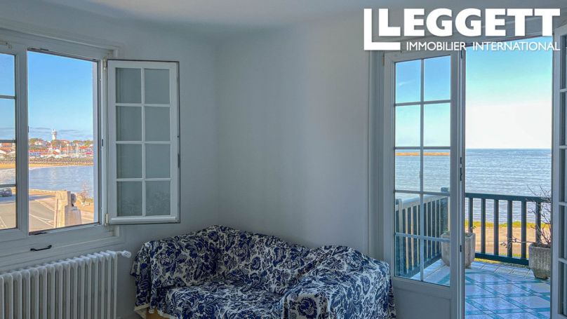 A louer APPARTEMENT DE PRESTIGE T4 87 M2 TERRASSE PIEDS DANS L'EAU CIBOURE