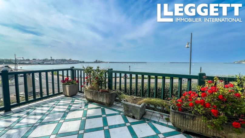 A louer APPARTEMENT DE PRESTIGE T4 87 M2 TERRASSE PIEDS DANS L'EAU CIBOURE