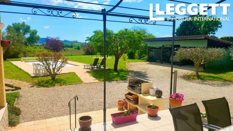 A vendre  Maison avec 4 chambres, 2 salles de bains grand jardin cloture et piscine  Saint Jean De Maruejols Et Avejan