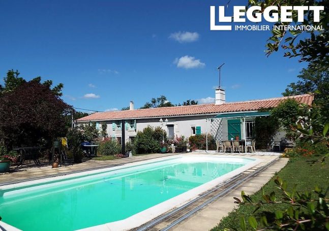 A vendre LONGèRE  9 PIECES 229 M2  CHAILLE LES MARAIS