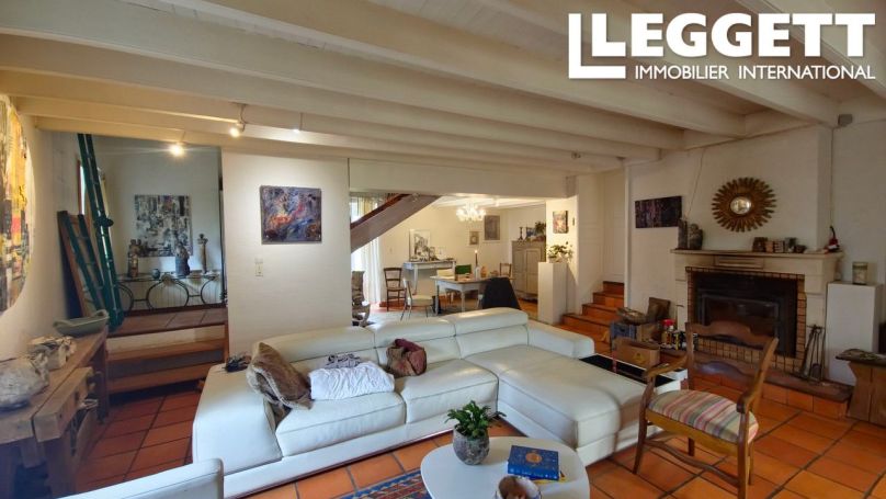 A vendre LONGèRE  9 PIECES 229 M2  CHAILLE LES MARAIS