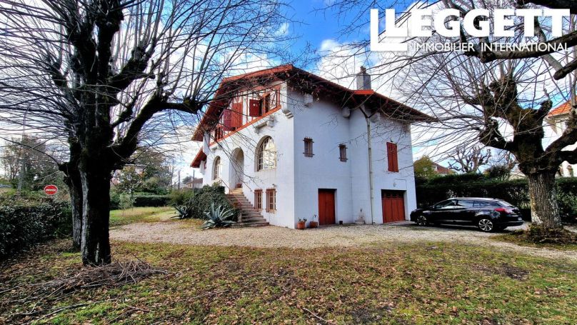 A louer MAISON  12 PIECES 319 M2  PESSAC