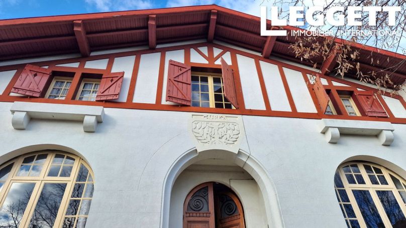 A louer MAISON  12 PIECES 319 M2  PESSAC