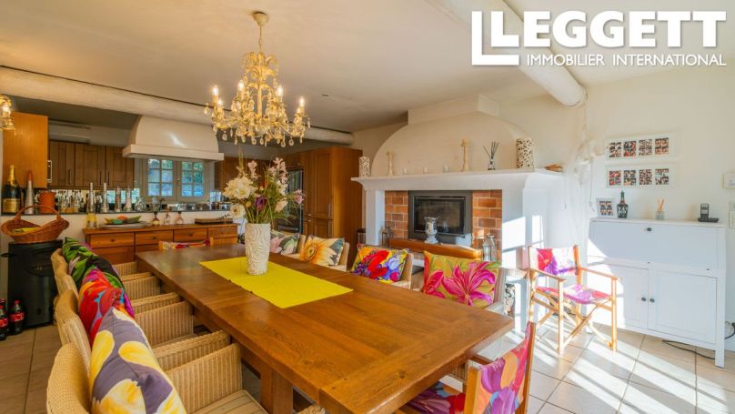 A louer APPARTEMENT  234 M2  ENTRECASTEAUX