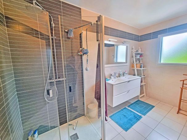 A vendre AGREABLE Maison rEcente 5 PIECES PROCHE de la plage Plouescat