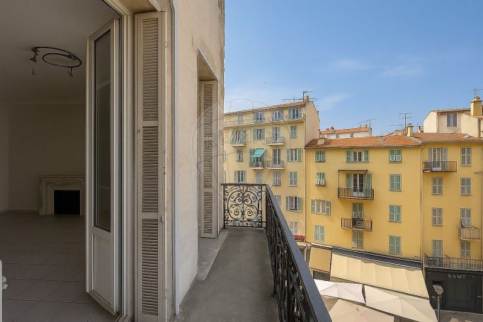 A louer APPARTEMENT DE PRESTIGE T4 104 M2 BORD DE MER NICE