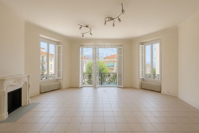 A louer APPARTEMENT DE PRESTIGE T4 104 M2 BORD DE MER NICE