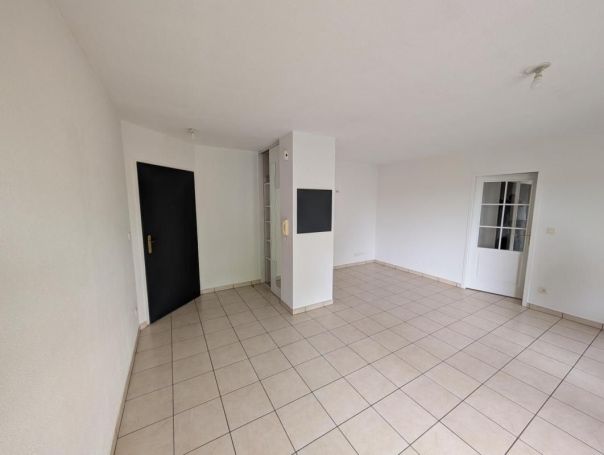 A louer APPARTEMENT T3 71 M2  LA BREDE