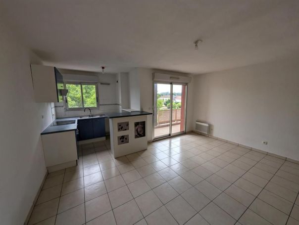 A louer APPARTEMENT T3 71 M2  LA BREDE
