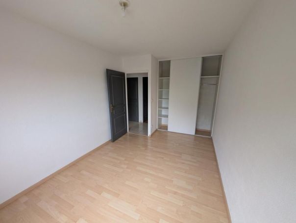 A louer APPARTEMENT T3 71 M2  LA BREDE