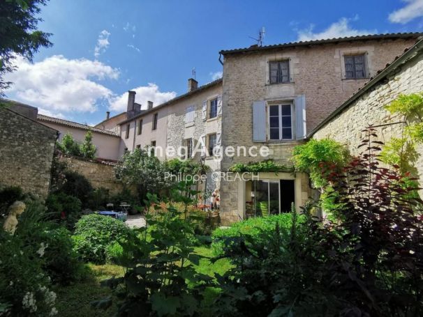 A louer MAISON  DE MAîTRE  SAINT JEAN D ANGELY