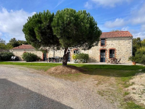 A vendre LONGèRE  8 PIECES 170 M2  NIEUL LE DOLENT