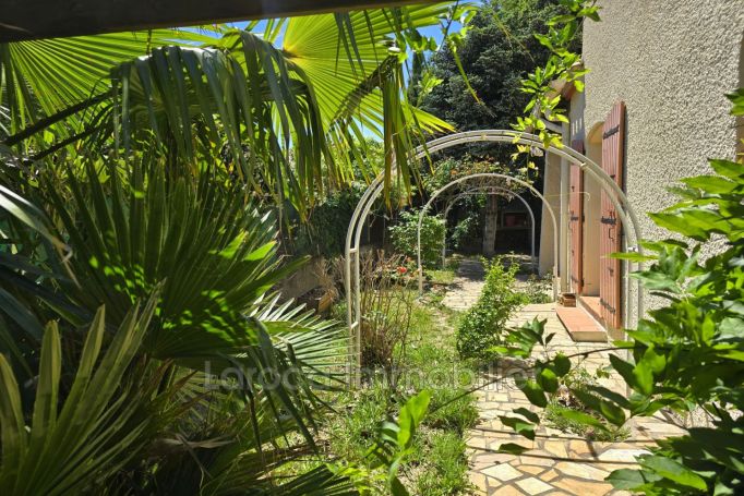 A louer MAISON  4 PIECES 95 M2  SAINT GENIS DES FONTAINES