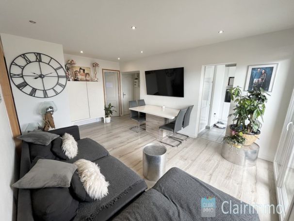 A louer APPARTEMENT T5 77 M2  MARSEILLE 13EME