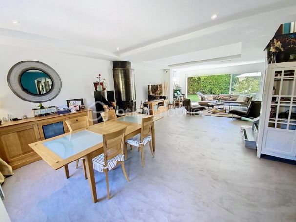 A louer MAISON  6 PIECES 178 M2 BORD DE MER PEROLS
